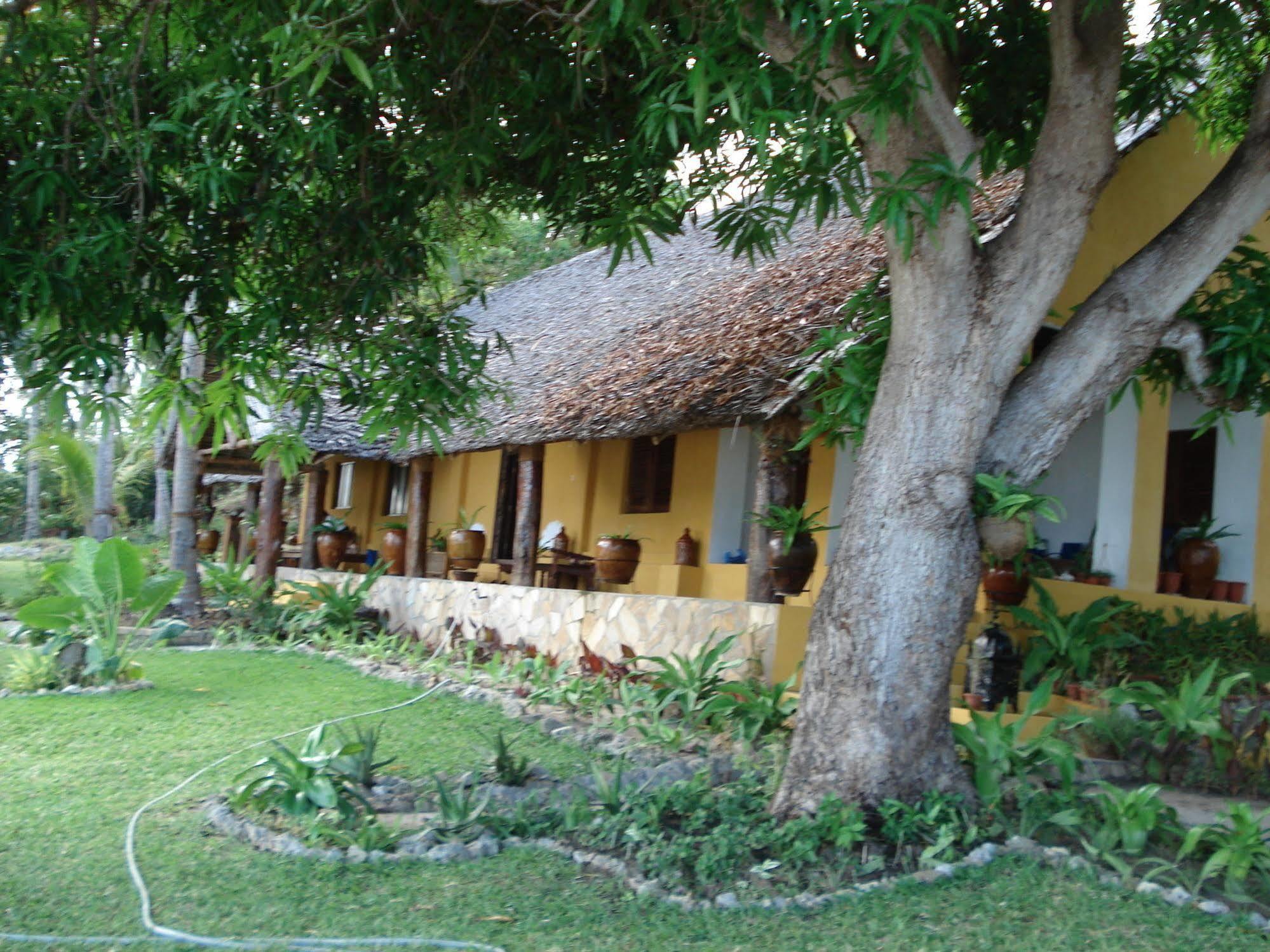 Kinasi Lodge Utende Exterior foto