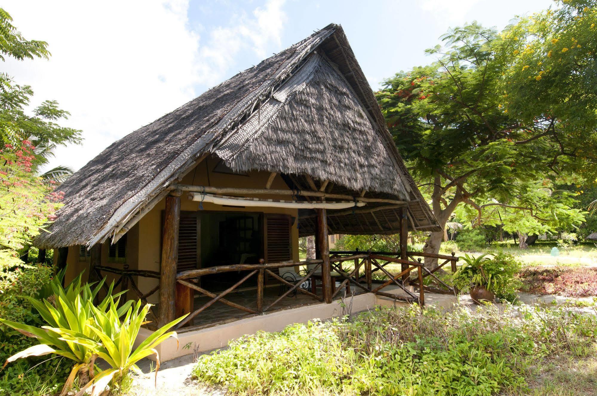 Kinasi Lodge Utende Exterior foto